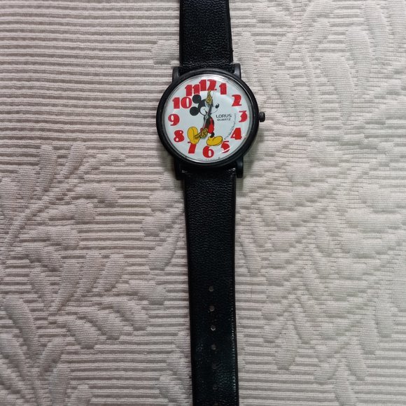 DISNEY Vintage LORUS Mickey Mouse Watch Red Numerals Yellow Glove - Picture 3 of 5